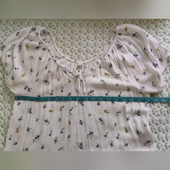 Mudd medium White floral top - Picture 6 of 6